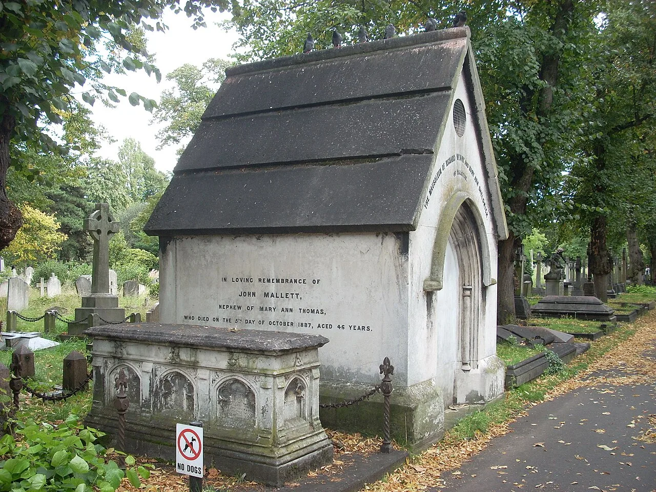 Brompton Cemetery London — photograph