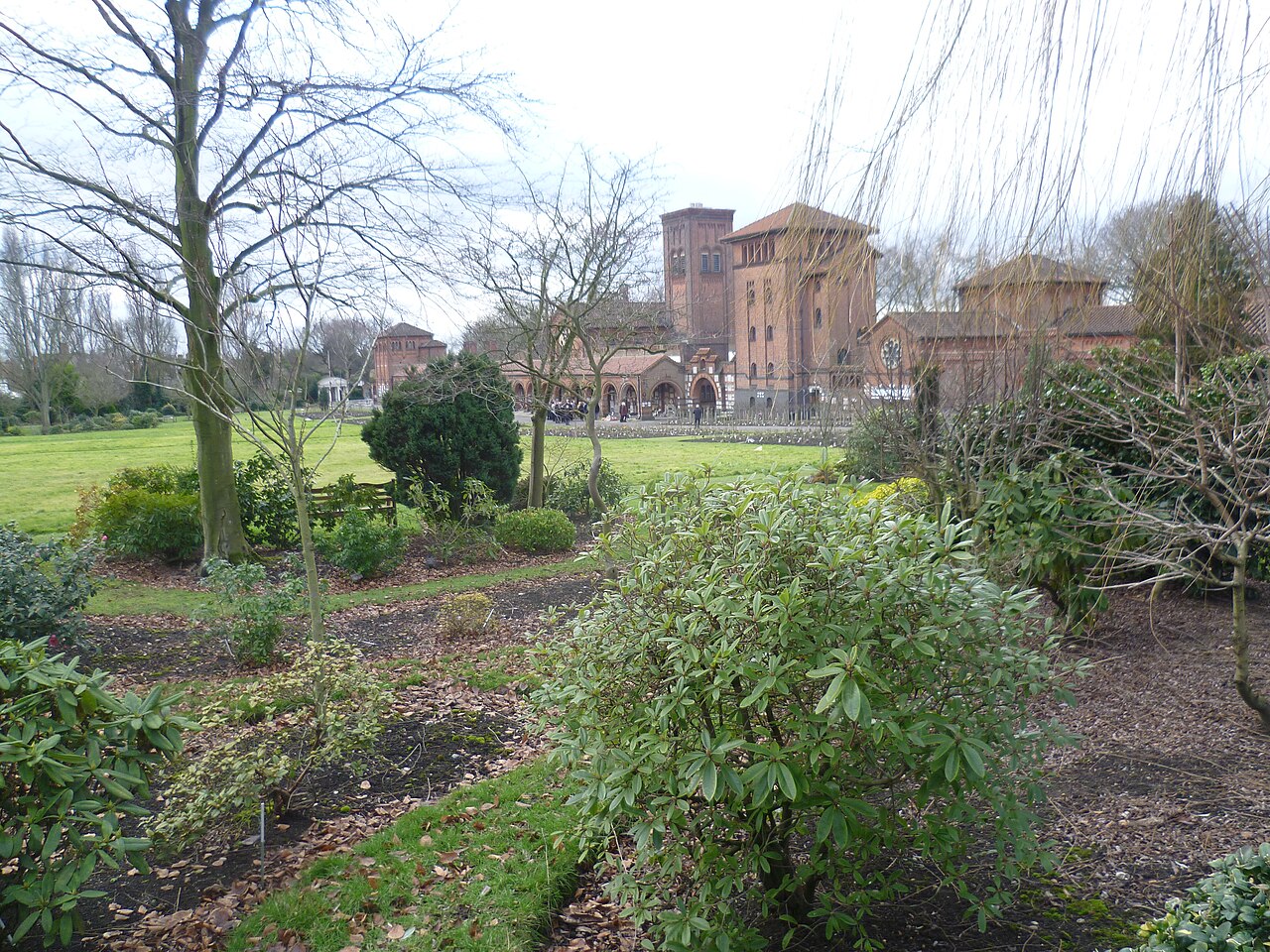 Golders Green Crematorium — photograph