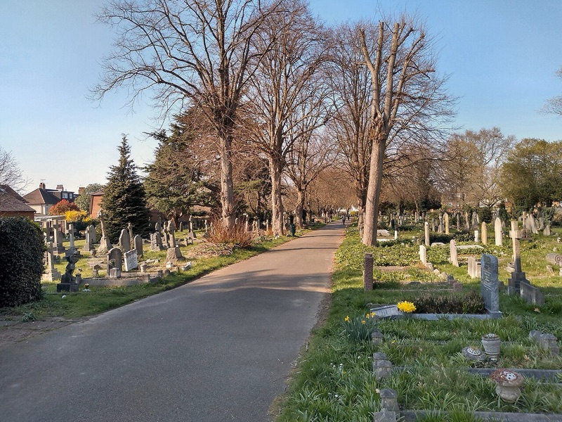 Hampton Cemetery London — photograph