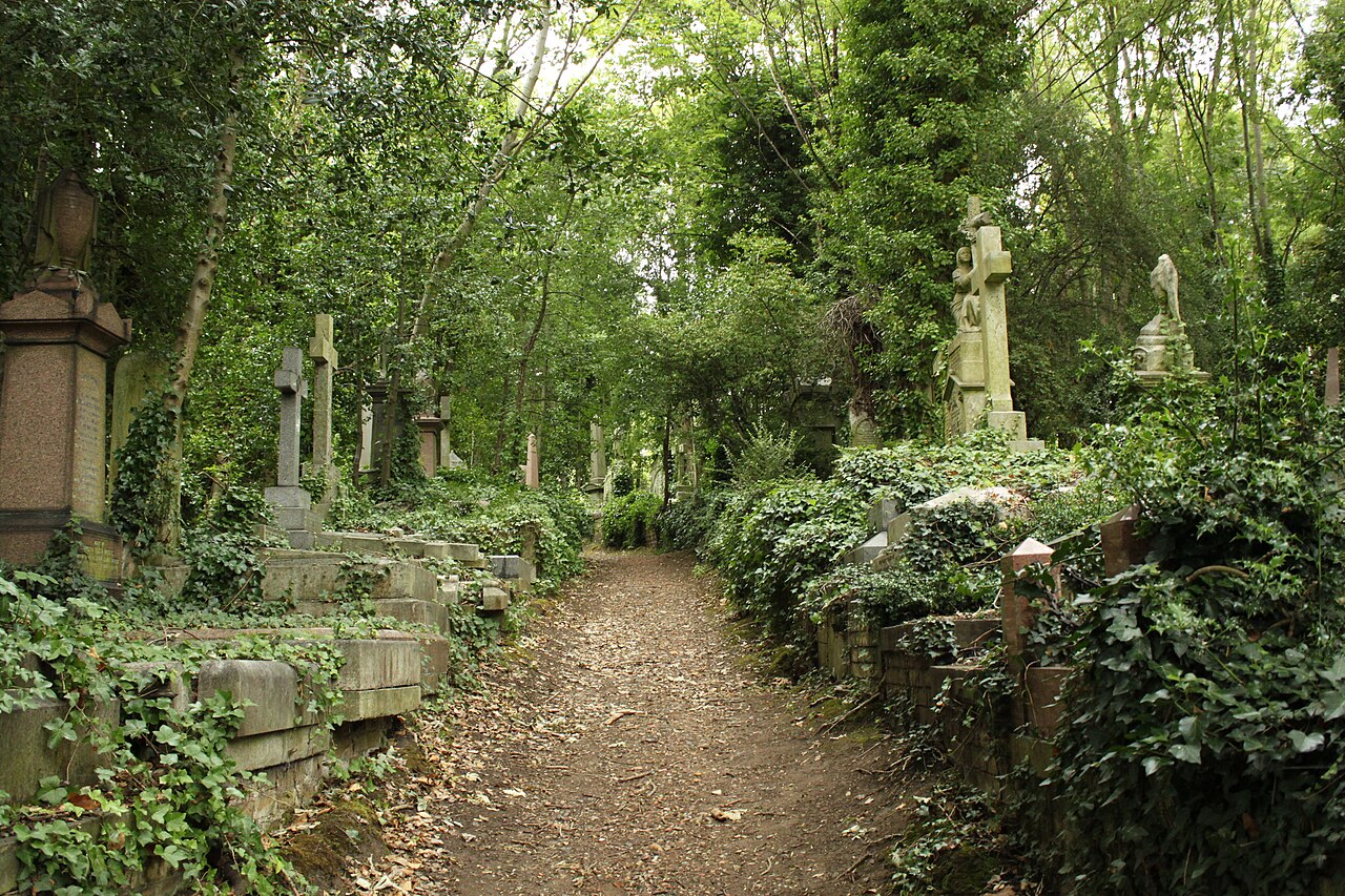 Highgate Cemetery — photograph