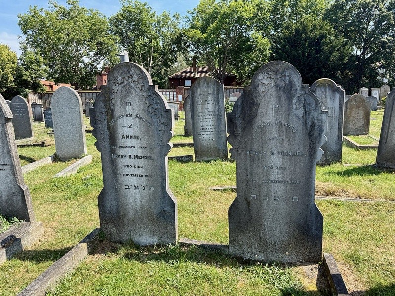 Hoop Lane Jewish London — photograph