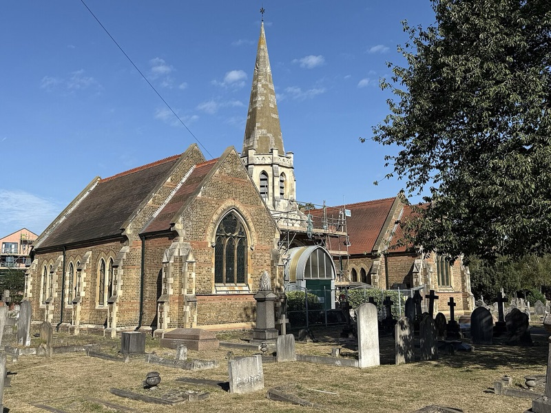 Isleworth Cemetery London — photograph