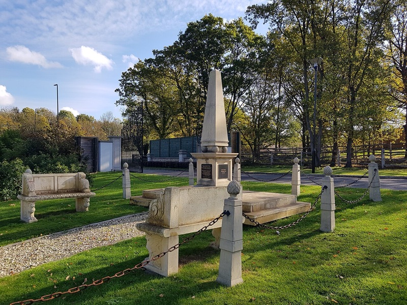 Kemnal Park Cemetery & Memorial London — photograph