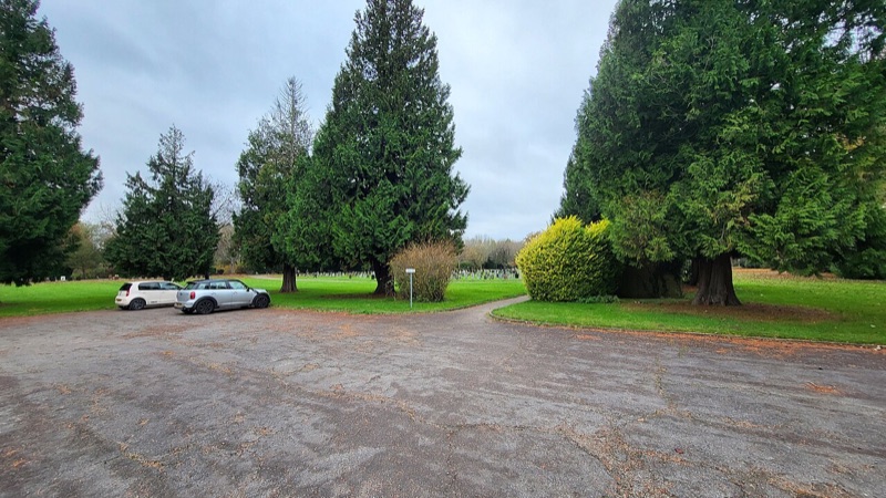 Randalls Park Cemetery & Crematorium, Leatherhead — photograph