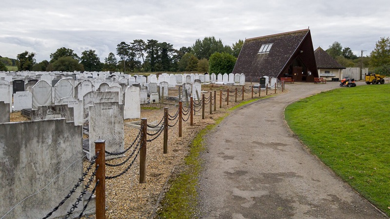 Silver Street Jewish Cemetery, Cheshunt — photograph