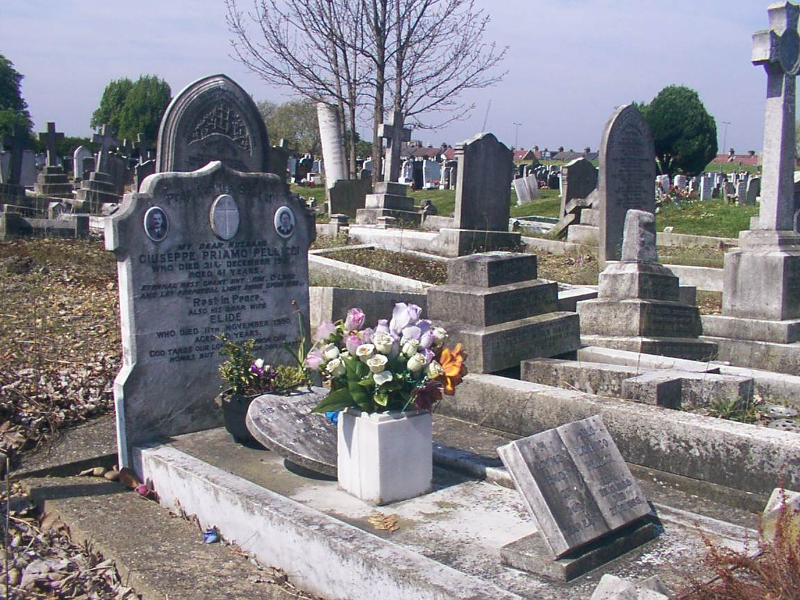 St Patrick Catholic Cemetery Leytonstone — photograph